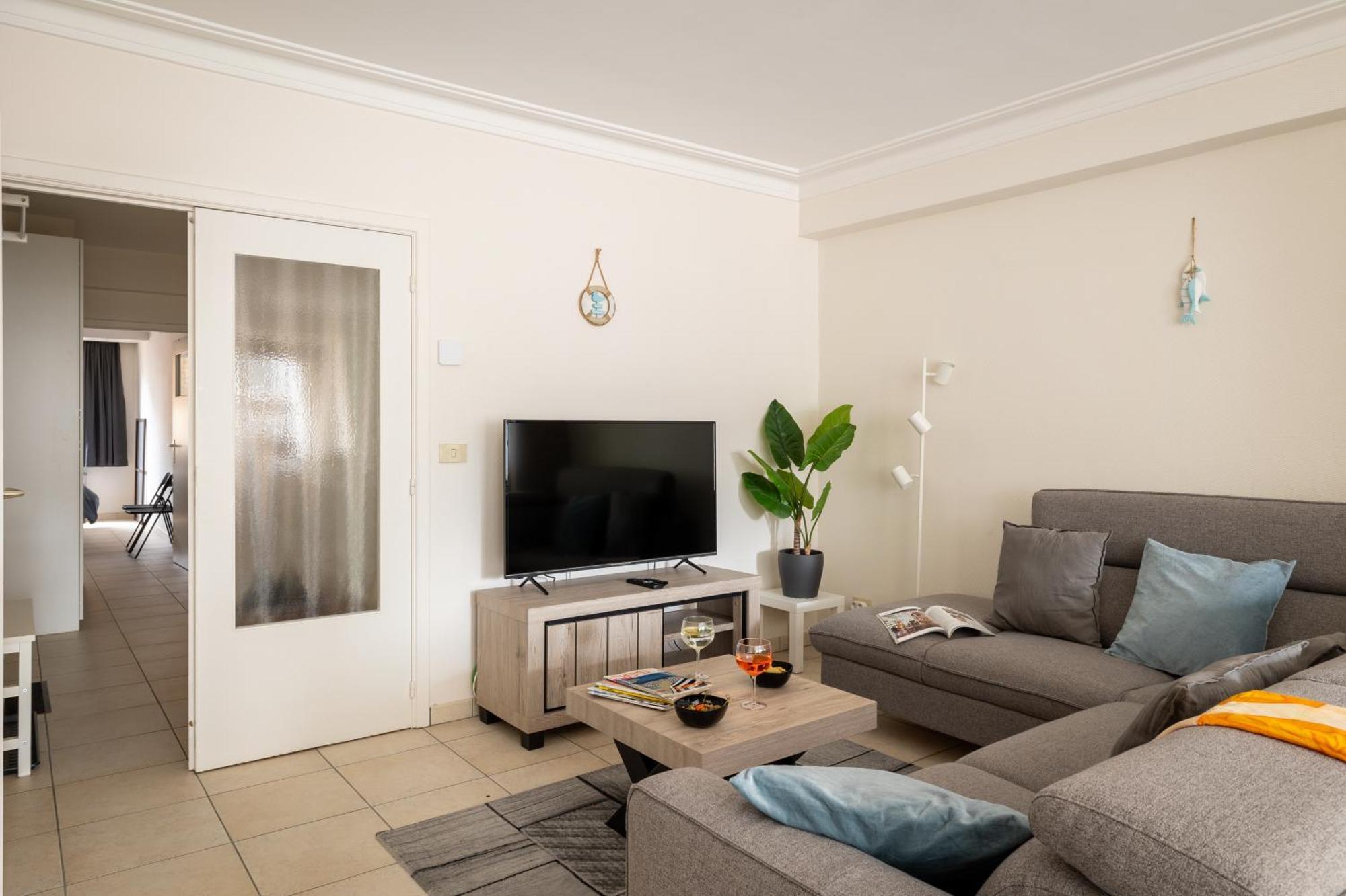 Weloveoostende: Renovated Beachside Apartment Exterior photo